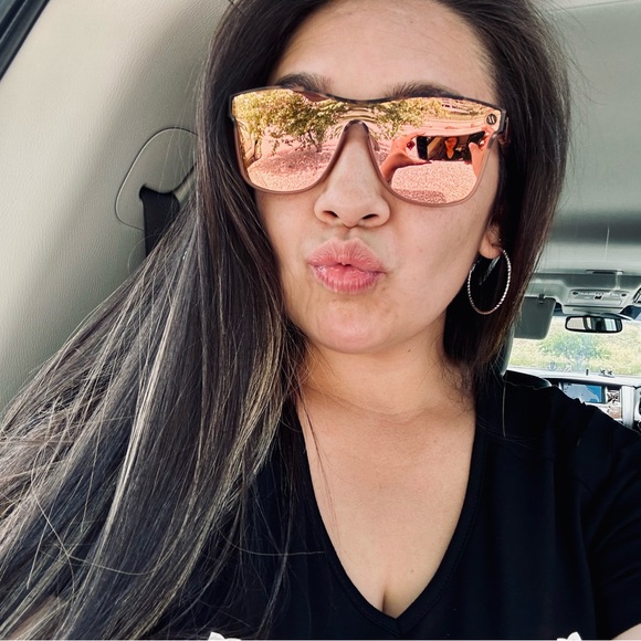 Meet the Posher Other - Hello & Welcome! My name is Isabella ❤️